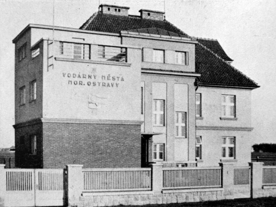 Budova velína vodárenské soustavy v polovině 30. let