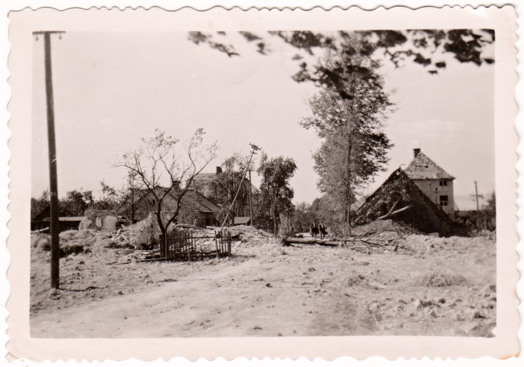 Oblast ulice v Troskách po náletu z 29. srpna 1944. Foto: soukromý archiv Jaromíra Bartoše.
