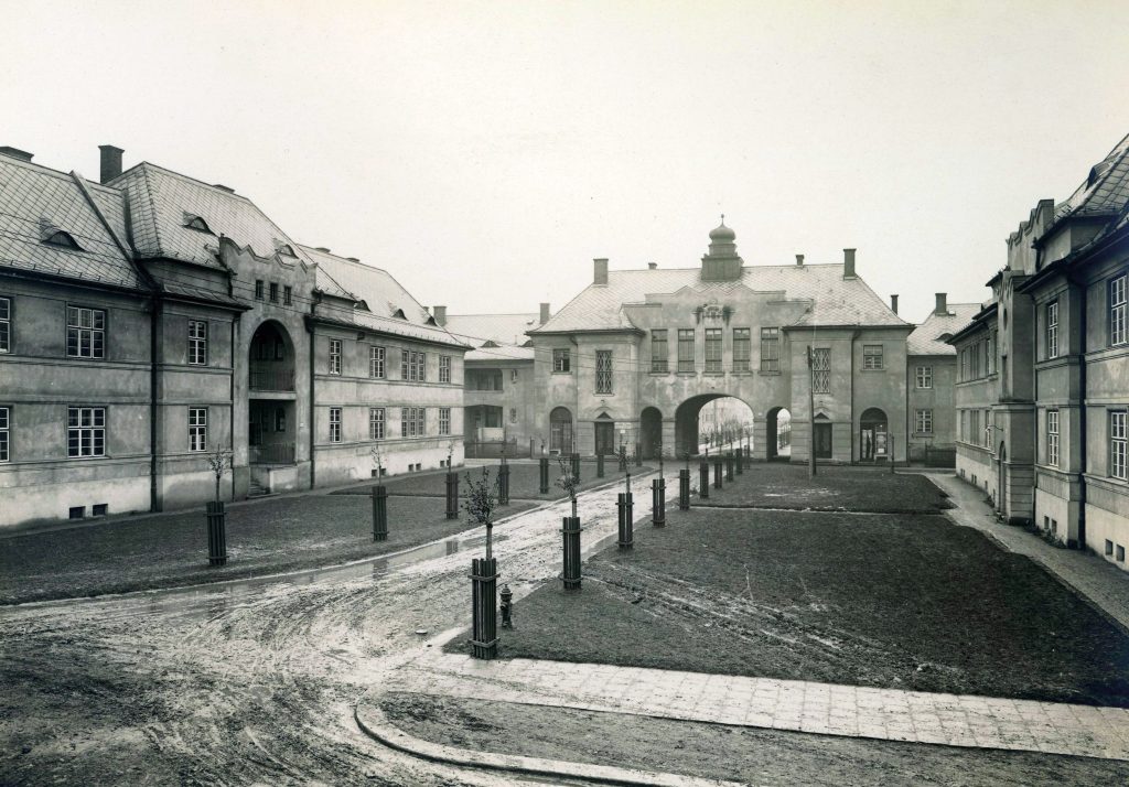 Budova knihovny v Jubilejní kolonii po svém dokončení v roce 1927. Fotografie Archiv Vítkovice, a. s.